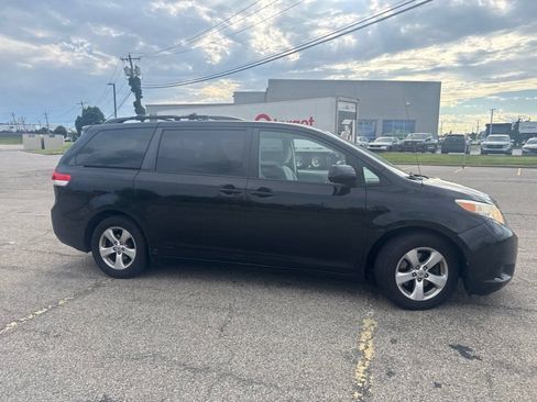 Used 2012 Toyota Sienna LE w/ Towing Pkg FWD image 24