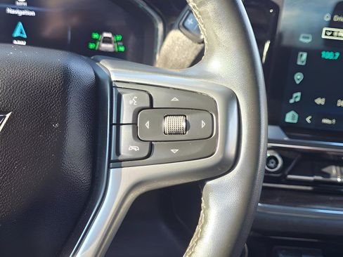 Used 2025 Chevrolet Silverado 1500 LT AWD/4WD image 18