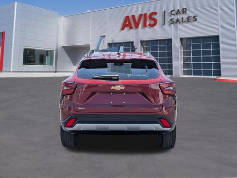 Used 2025 Chevrolet Trax LT w/ LT Convenience Package FWD image 7