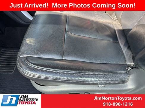 Used 2017 Nissan Titan SV image 10