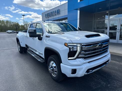 New 2026 Chevrolet Silverado 3500 High Country w/ High Country Premium Package AWD/4WD image 1