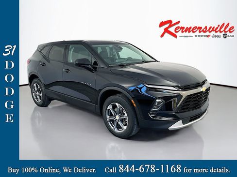 Used 2025 Chevrolet Blazer LT FWD image 1