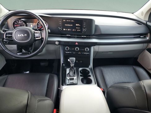 Certified 2024 Kia Carnival LX image 12