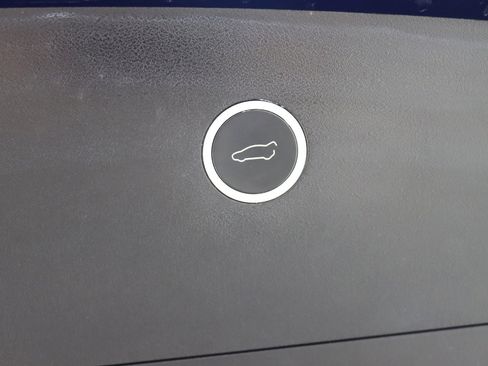 Used 2018 Tesla Model X 75D image 34