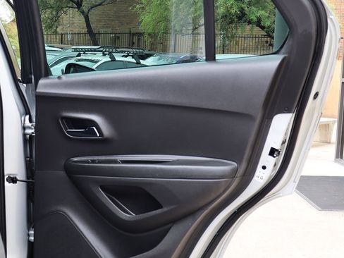 Used 2020 Chevrolet Trax LS FWD image 26