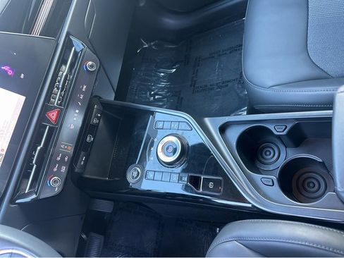 Used 2024 Kia Niro EX image 29