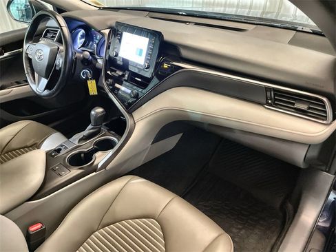 Used 2021 Toyota Camry SE w/ Cold Weather Package image 25