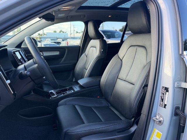 Certified 2025 Volvo XC40 B5 Ultra AWD/4WD image 9