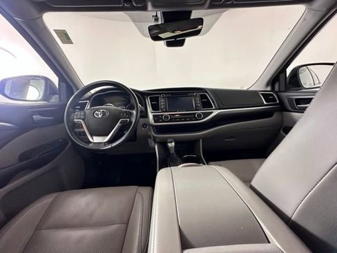 Used 2018 Toyota Highlander Limited AWD/4WD image 19