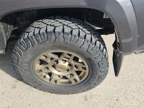 Used 2021 Toyota Tacoma TRD Sport w/ Technology Package image 6