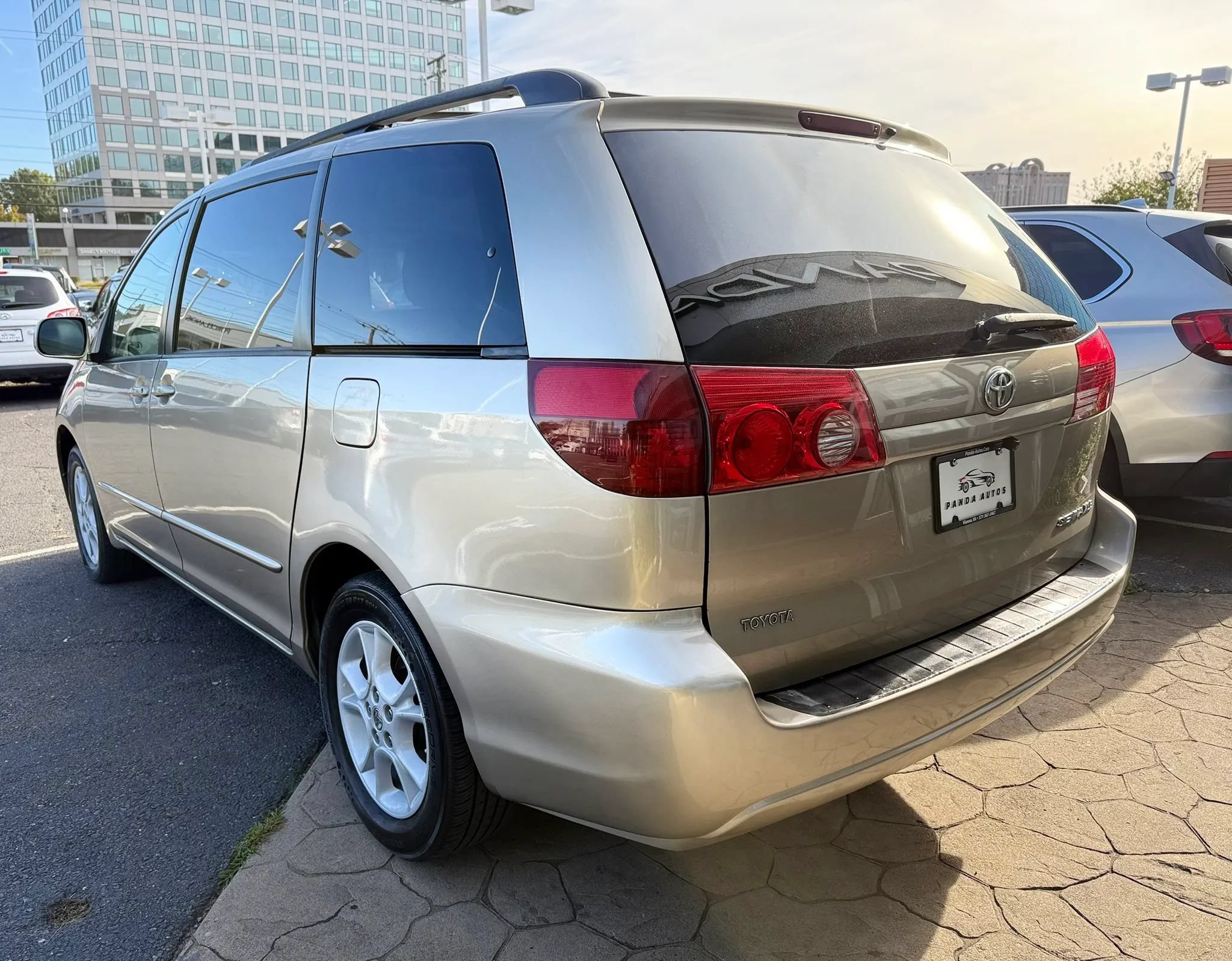 Used 2004 Toyota Sienna XLE w/ XLE Pkg 12 FWD image 5