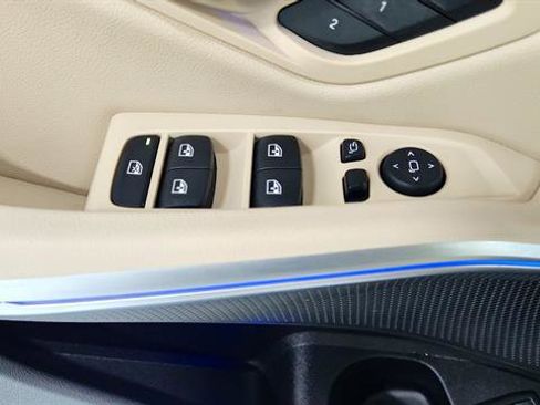 Used 2022 BMW 330i Sedan w/ Driving Assistance Package image 19