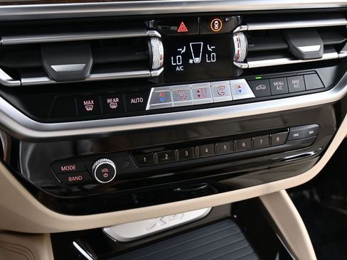 Used 2022 BMW X4 xDrive30i w/ Convenience Package image 27