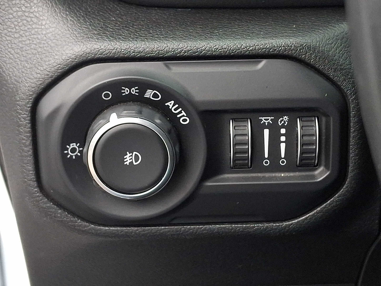 Used 2021 Jeep Wrangler Unlimited Sahara w/ Dual Top Group AWD/4WD image 23