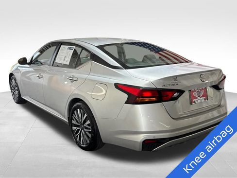 Used 2024 Nissan Altima 2.5 SV FWD image 7