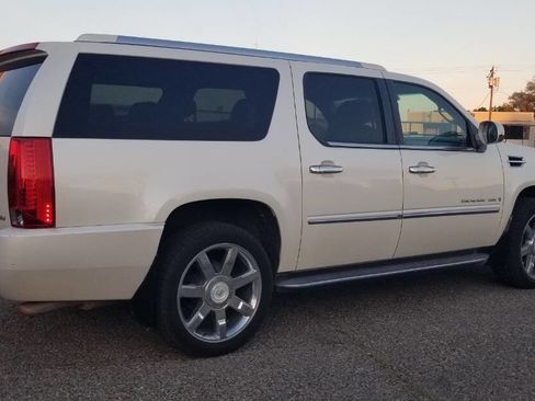 Used 2007 Cadillac Escalade ESV AWD w/ Information Package image 3