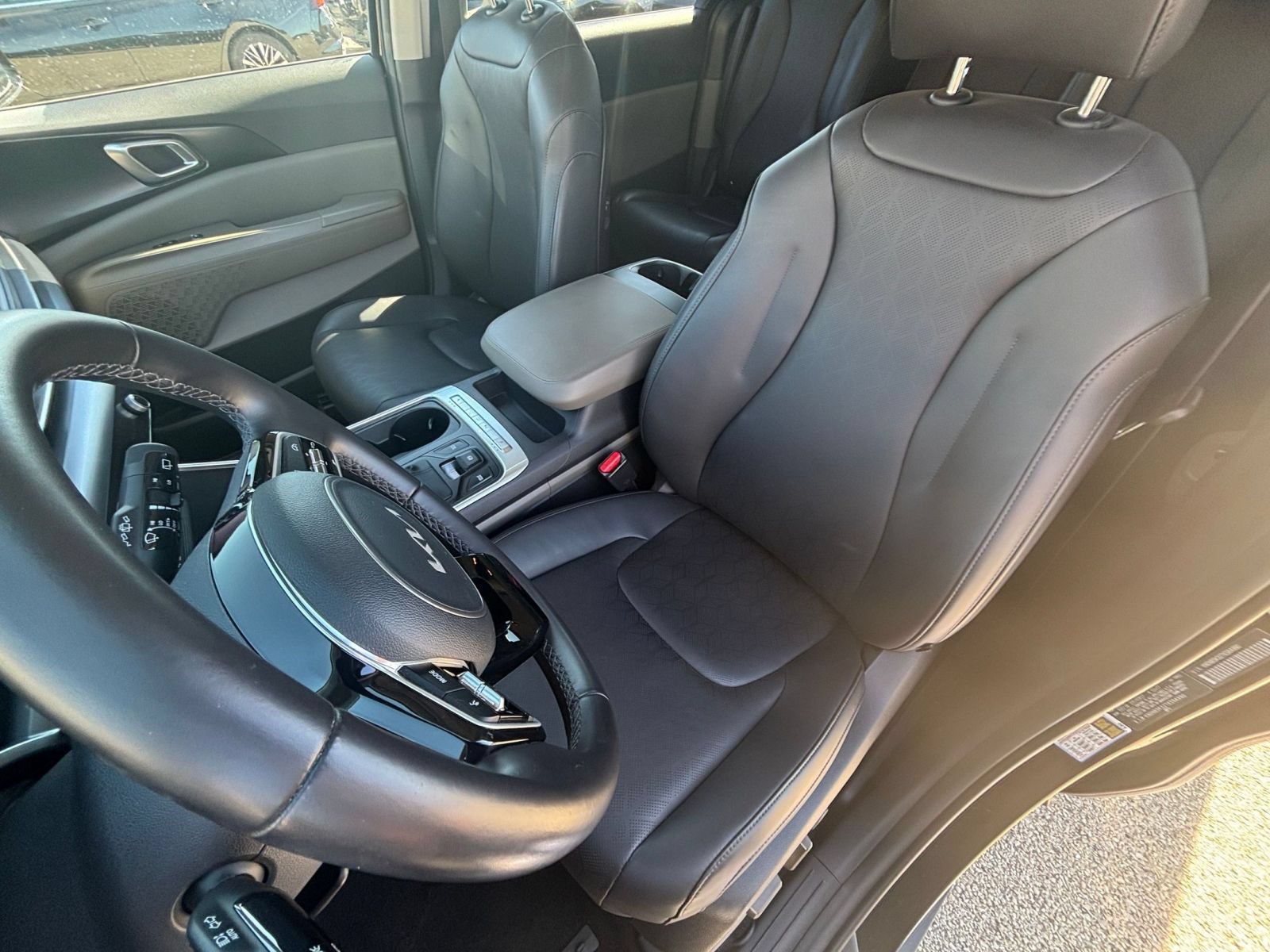 Used 2026 Kia Carnival FWD image 38