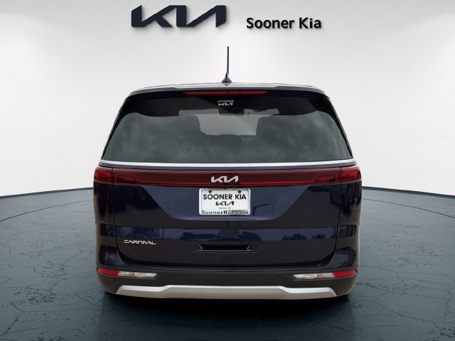 Used 2024 Kia Carnival LX FWD image 5
