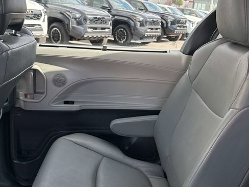 Used 2024 Toyota Sienna XLE image 17