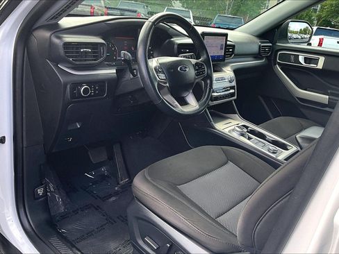 Used 2023 Ford Explorer XLT AWD/4WD image 12