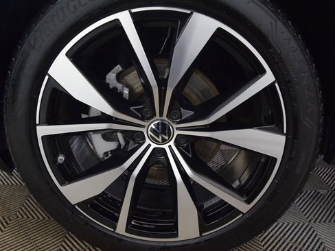 New 2025 Volkswagen Atlas Cross Sport SEL Premium R-Line image 11