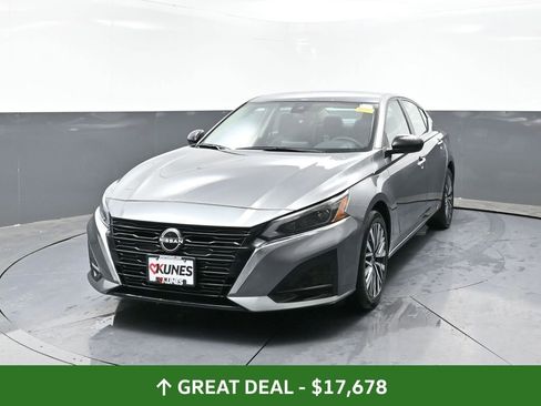 Used 2024 Nissan Altima 2.5 SV image 7