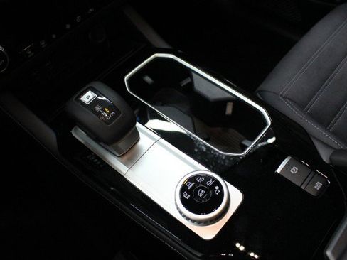 New 2025 Mitsubishi Outlander SE image 14