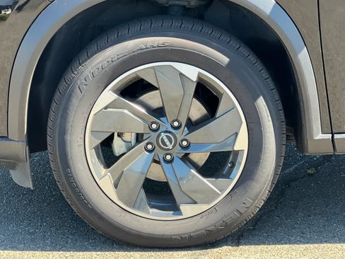 Used 2024 Nissan Rogue SV AWD/4WD image 31