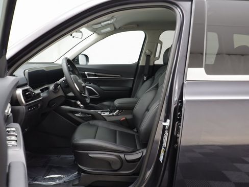 Used 2025 Kia Telluride LX image 5