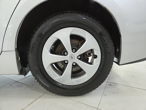 Used 2013 Toyota Prius Four FWD image 11