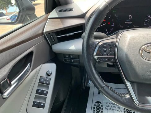 Used 2019 Toyota Avalon XLE w/ Moonroof Package FWD image 15