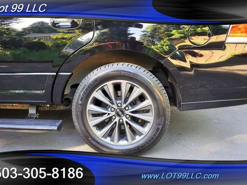 Used 2017 Lincoln Navigator Select AWD/4WD image 3