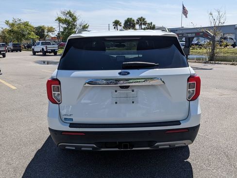 Used 2021 Ford Explorer XLT w/ Equipment Group 202A image 6