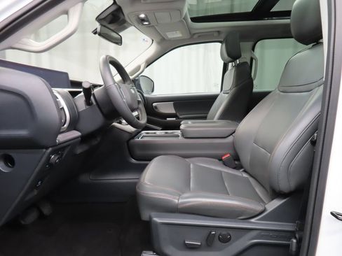 Used 2025 Ford Expedition Active image 10