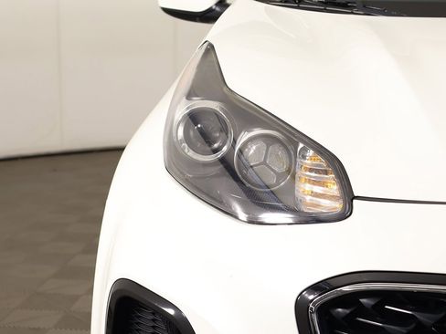 Used 2022 Kia Sportage LX image 10