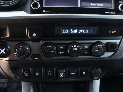 Used 2021 Toyota Tacoma TRD Off-Road w/ Technology Package AWD/4WD image 33