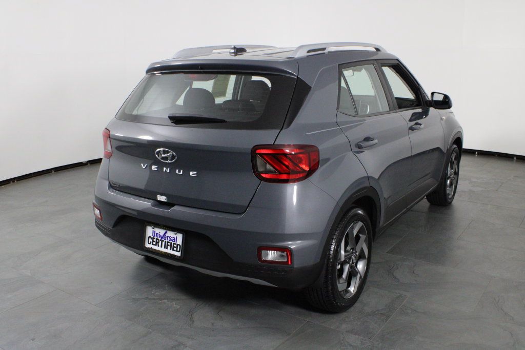 Certified 2026 Hyundai Venue SEL FWD image 4