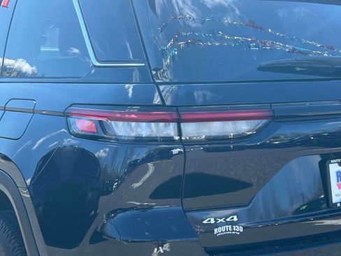 Used 2024 Jeep Grand Cherokee Limited image 8