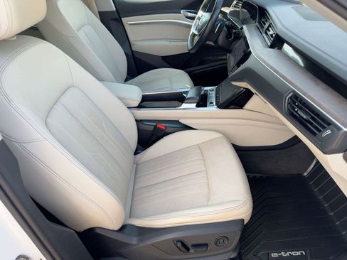 Used 2022 Audi e-tron Premium Plus w/ Premium Plus Package image 30