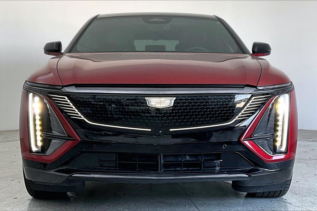 Used 2025 Cadillac Lyriq Sport RWD image 3