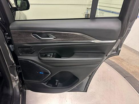 Certified 2022 Jeep Grand Cherokee Overland image 31