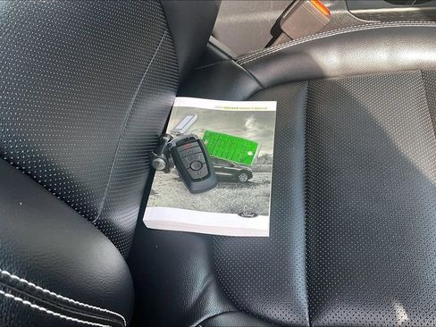 Used 2022 Ford Escape SEL image 11