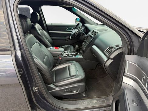 Used 2017 Ford Explorer XLT w/ Equipment Group 202A image 24