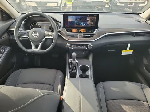 Used 2025 Nissan Altima 2.5 SV w/ SV Special Edition Package image 9