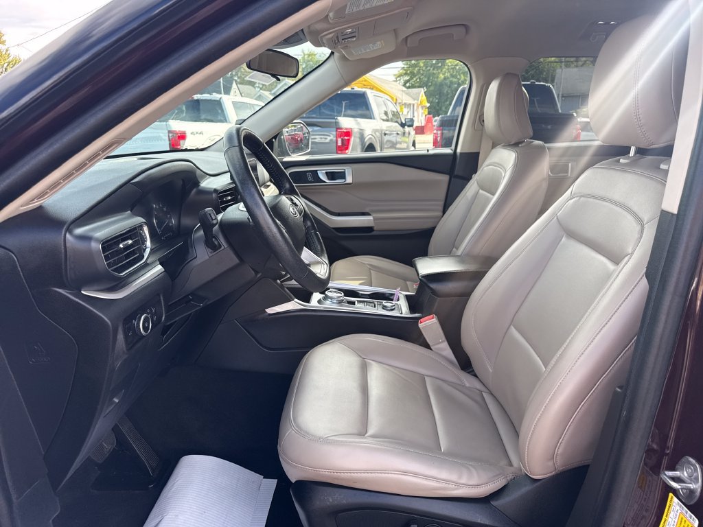 Used 2023 Ford Explorer XLT w/ Equipment Group 202A AWD/4WD image 28