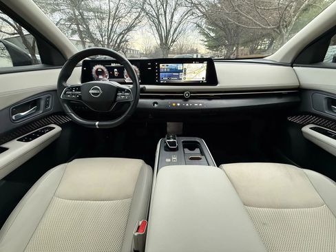 Used 2024 Nissan Ariya FWD image 2