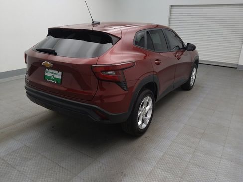 Used 2024 Chevrolet Trax LS w/ LS Convenience Package image 9