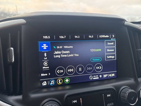 Used 2024 GMC Terrain SLT image 25