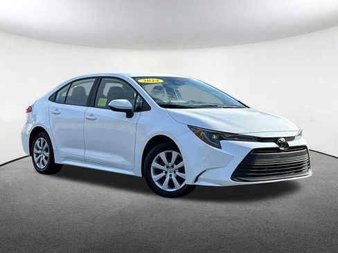 Used 2024 Toyota Corolla LE FWD image 2