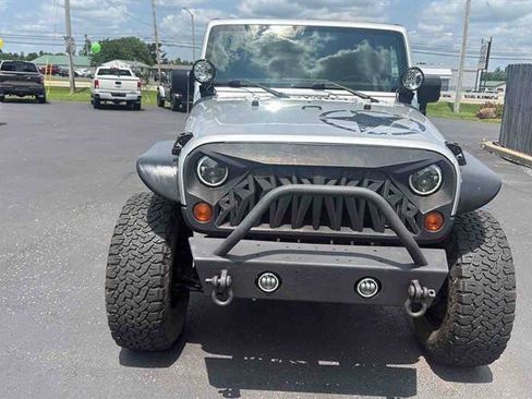 Used 2012 Jeep Wrangler Unlimited Rubicon AWD/4WD image 3